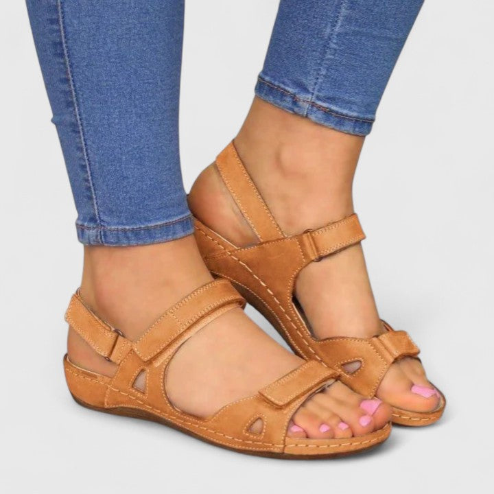 Avrie - Bequeme flache Sandalen