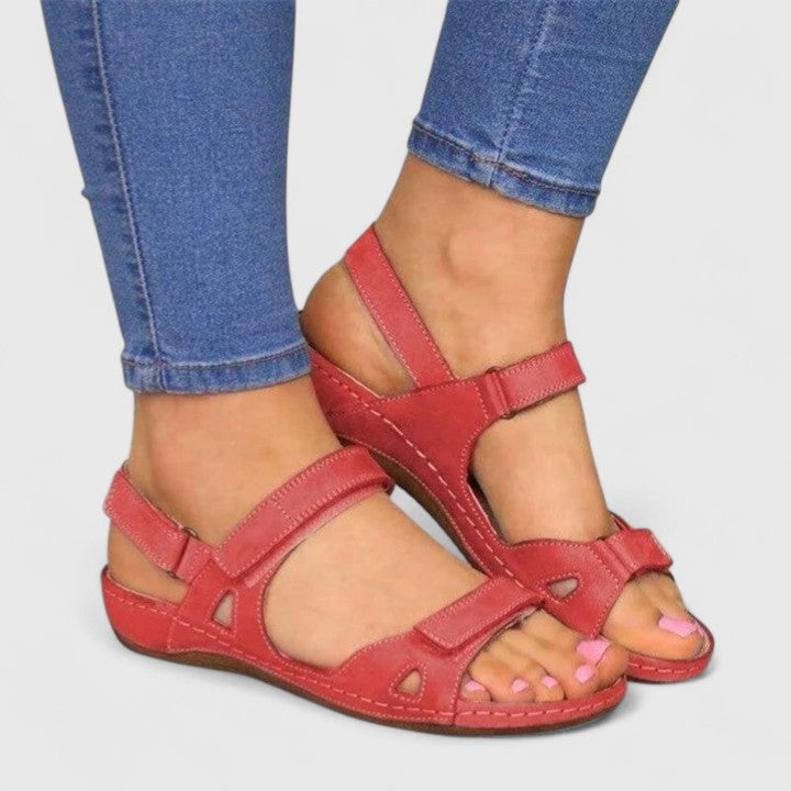 Avrie - Bequeme flache Sandalen